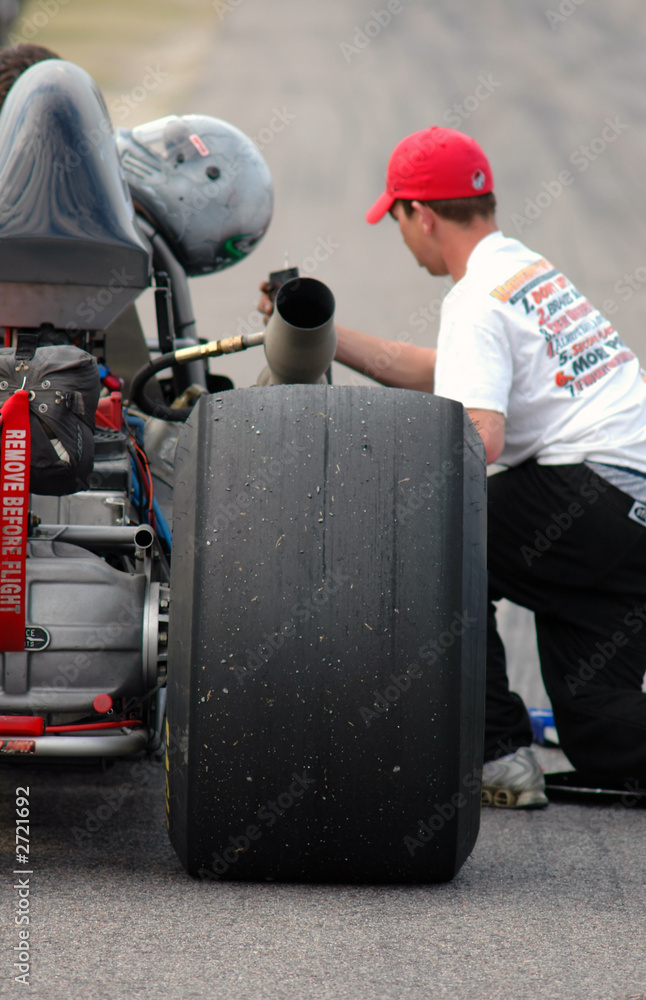 Fototapeta premium dragster service before the race