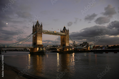 tower bridge de nuit photo