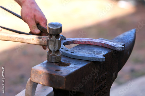 horse shoe making2