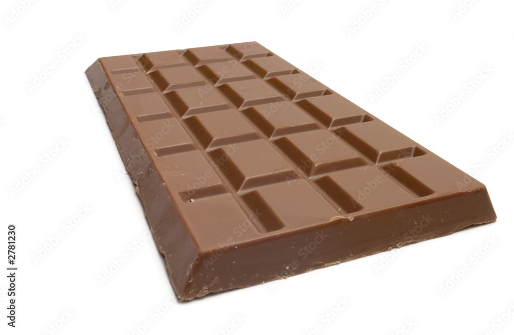 plaquette de chocolat au lait sur fond blanc plaquette de chocolat au lait sur fond blanc
