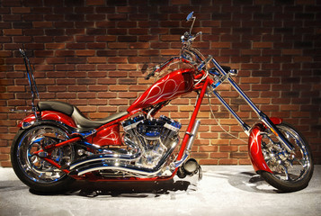 Tableau sur plexiglas Moto Chopper américain vue de profil  © James Steidl