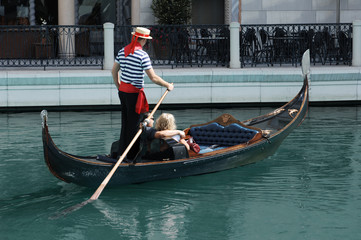 Wandcirkels Gondels Gondelvaart langs Venetiaanse paleizen  © James Steidl