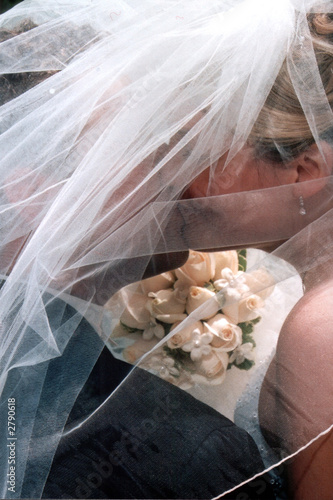 bridal couple under viel with cream rose bouquet