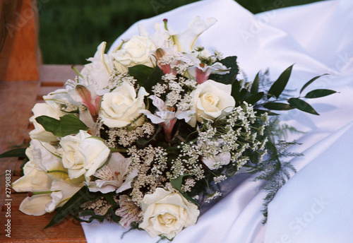 cream rose bouquet