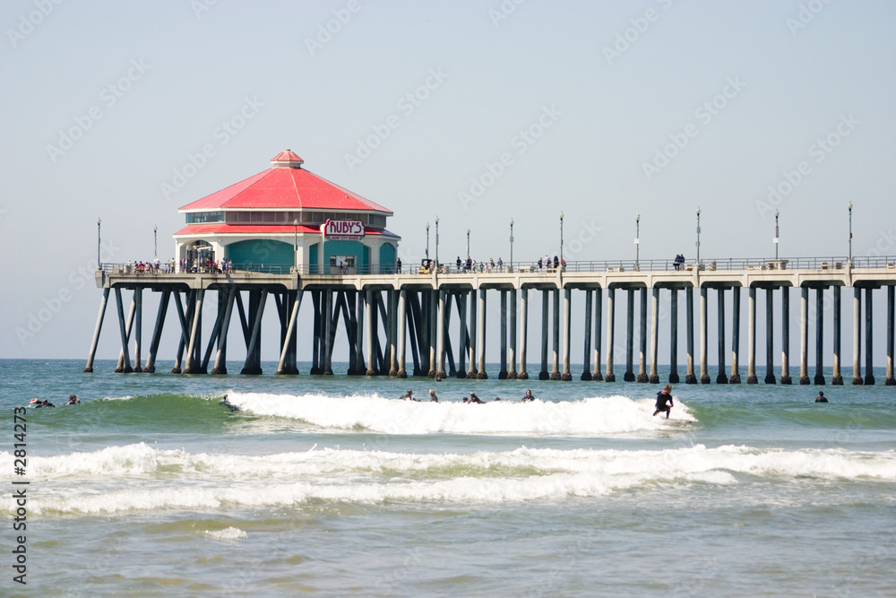 Naklejka premium famous huntington beach pier