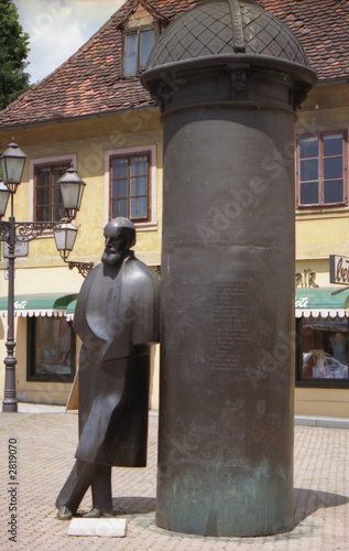 august senoa statue, zagreb