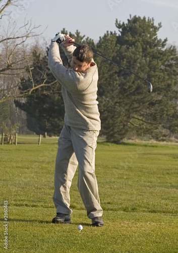 joueur de golf au départ 4 © Christophe Denis
