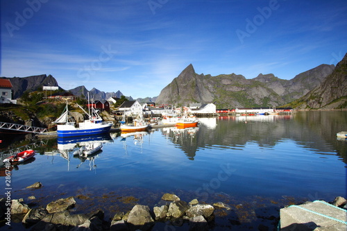 petit port de pêche dans les îles lofoten