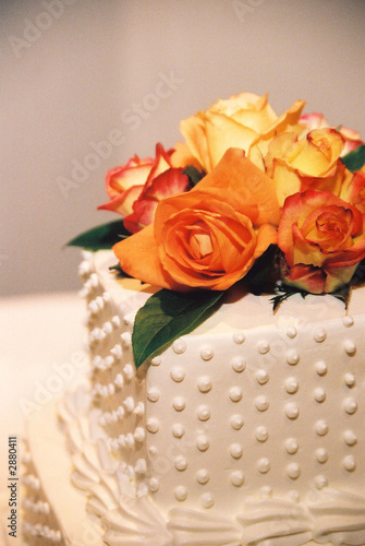 orange and yellow roses wedding cake photo