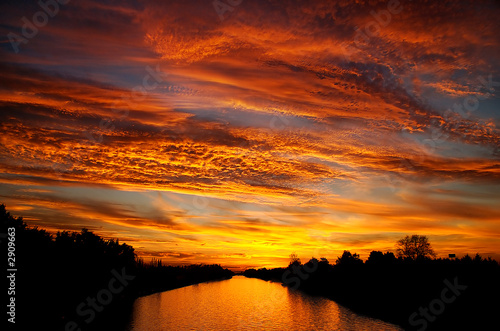 mittellandkanal im sonnenuntergang