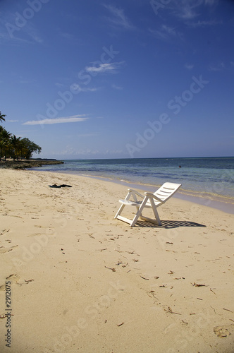 Fototapeta Naklejka Na Ścianę i Meble -  beach lounge chair
