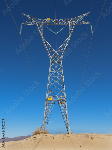 high voltage tower © Hector Fernandez