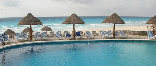 piscine sur mer des caraibes photo