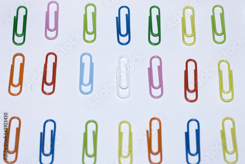 close up of lines of color paper clips