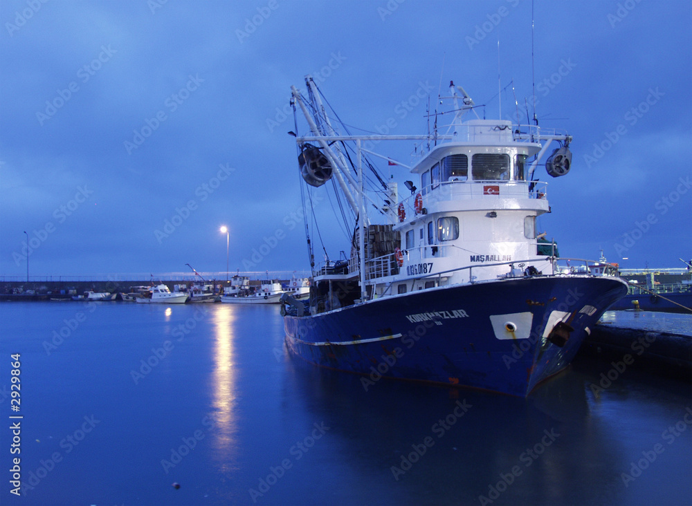 fischerboot im hafen