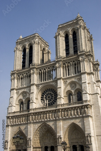 facade de la cathédrale notre dame - paris