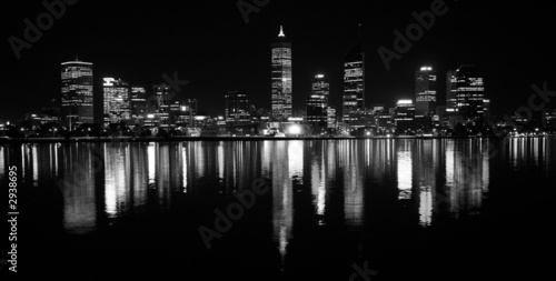 skyline von perth westaustralien bei nacht photo