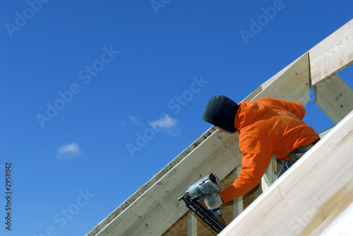 construction worker against blue sky © jStock