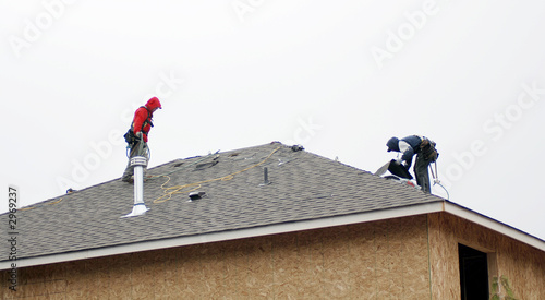 roofers working together