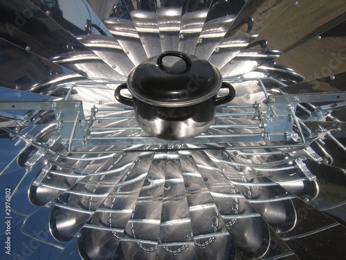 solar cooker (solar oven)