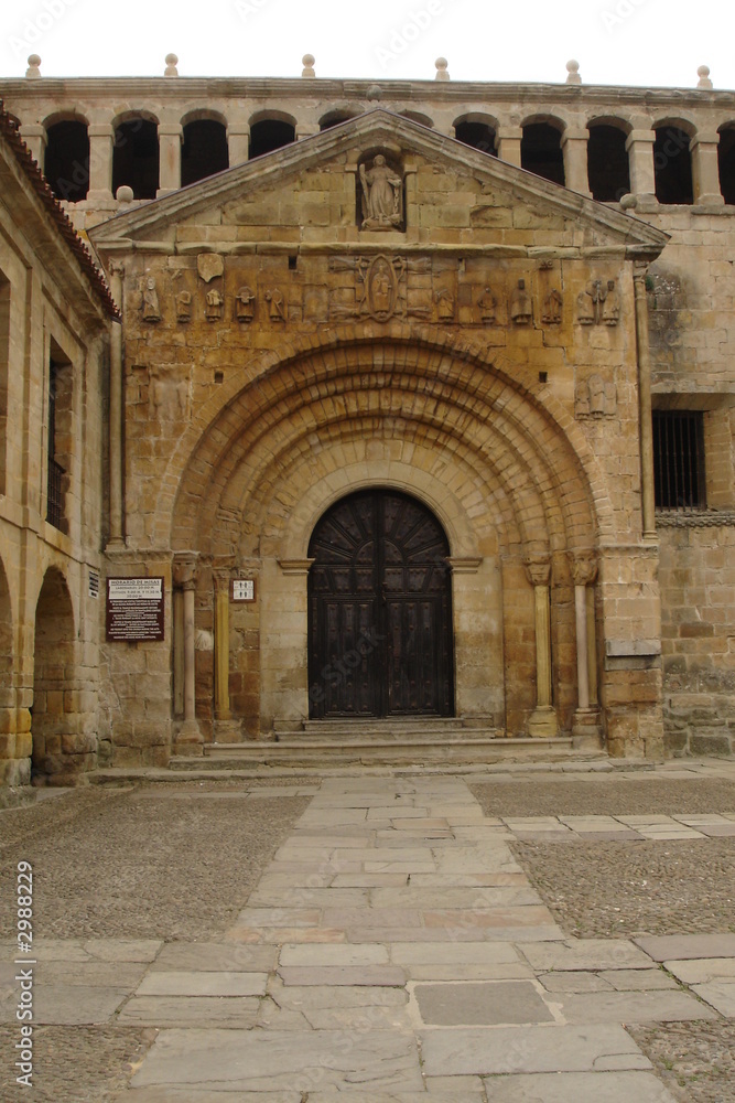 portail de l'église de santillana del mar