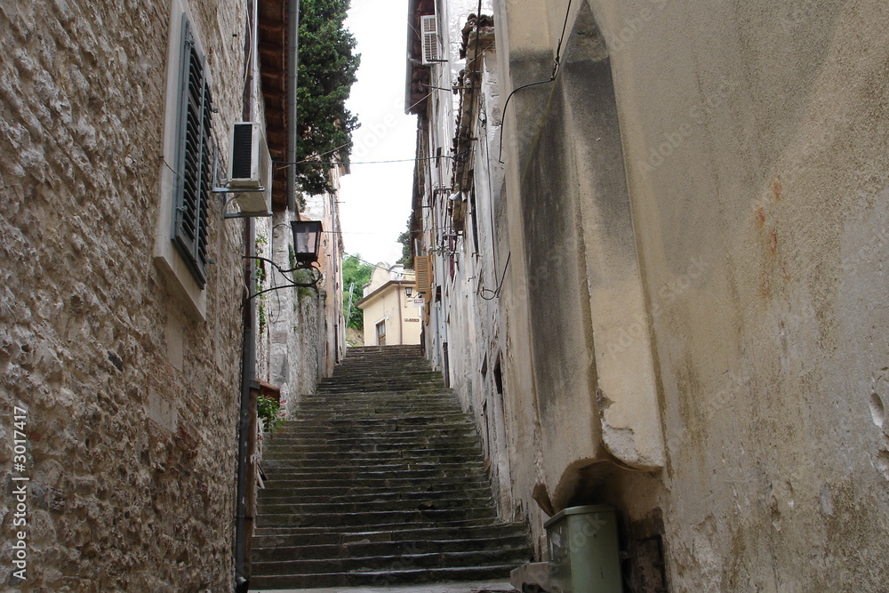 escaliers dans une rue de pula