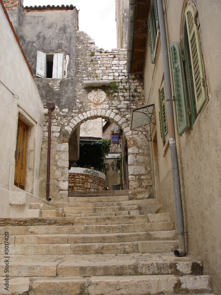 escalier dans une ruelle de Rovijn (Croatie)