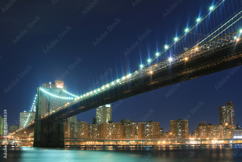 brooklyn bridge and manhattan skyline at night