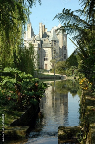 chateau et étang