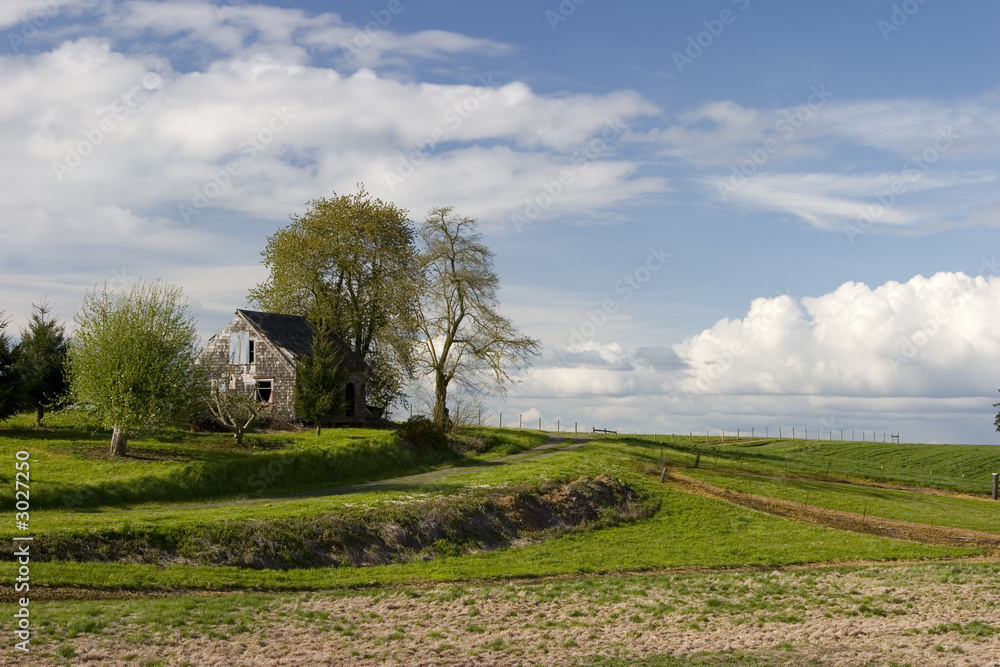 Obraz premium old farm house