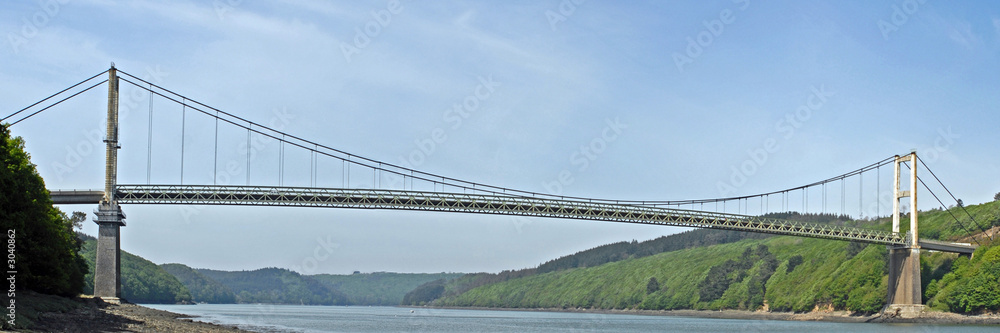 près d'un pont le 23/04 vers 14h45 près d'un pont le 23/04 vers 14h45