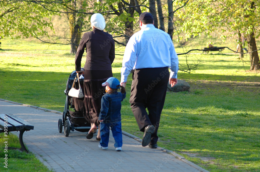 Obraz premium a family walking