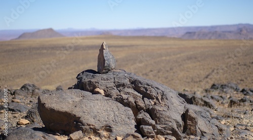 hoggar - pierre de méditation - assekrem