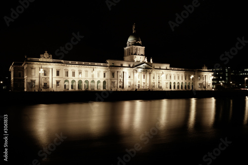 dublin custom house at night
