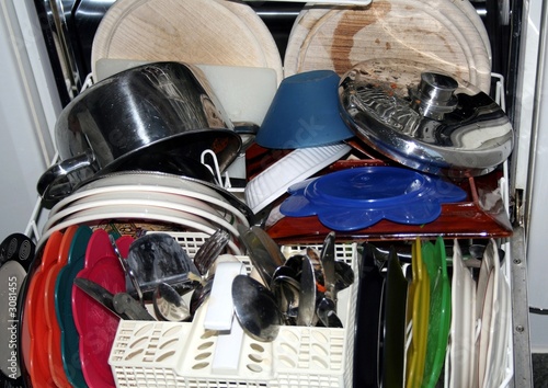 overloaded dishwasher photo