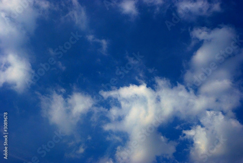 nuages blanc  ciel bleu perspective 