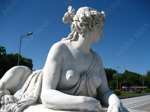 weibliche statue