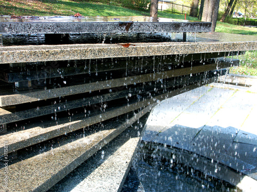 sasso orizzontale acqua verticale photo