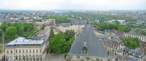 Foto view on the city from the saint etienne cathedral church tower,