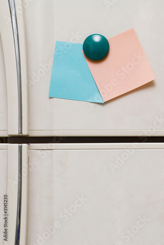 blank notes on fridge