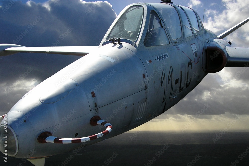 avion sur ciel d'orage avion sur ciel d'orage