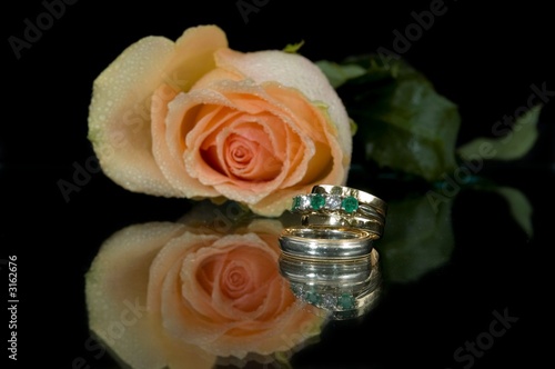 wedding rings with emeralds and rose