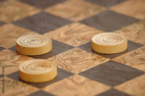 trois pion de jeu de dames