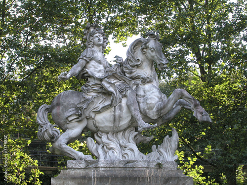 statue de louis 14 a cheval