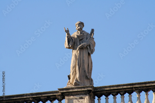 Detail of the statues surrounding the St. Peter's Square