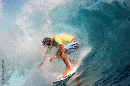 surfeur teahupoo