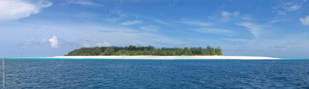 Fototapeta premium blue see and white sand of the mnemba atoll, zanzibar, tanzania,