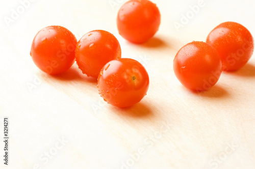 fresh tomatoes on wooden plate