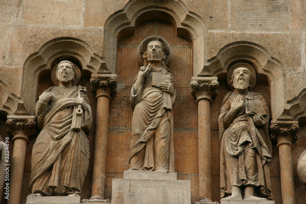 Fototapeta premium budapest church sculpture