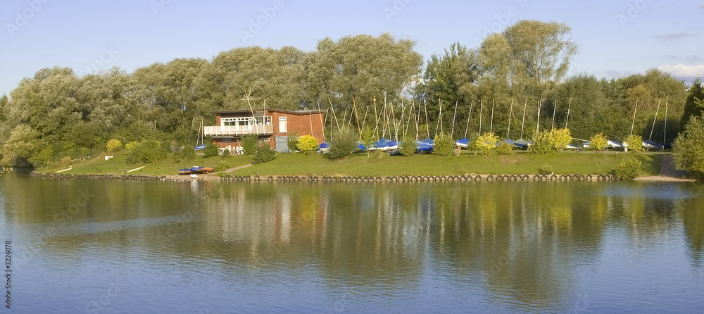 Fototapeta premium lake boathouse arrow valley redditch